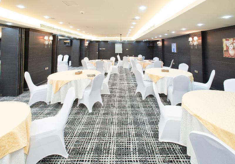 Golden Bujari Alulaya Hotel Ал Хубар Екстериор снимка