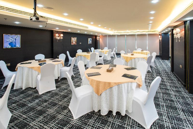 Golden Bujari Alulaya Hotel Ал Хубар Екстериор снимка